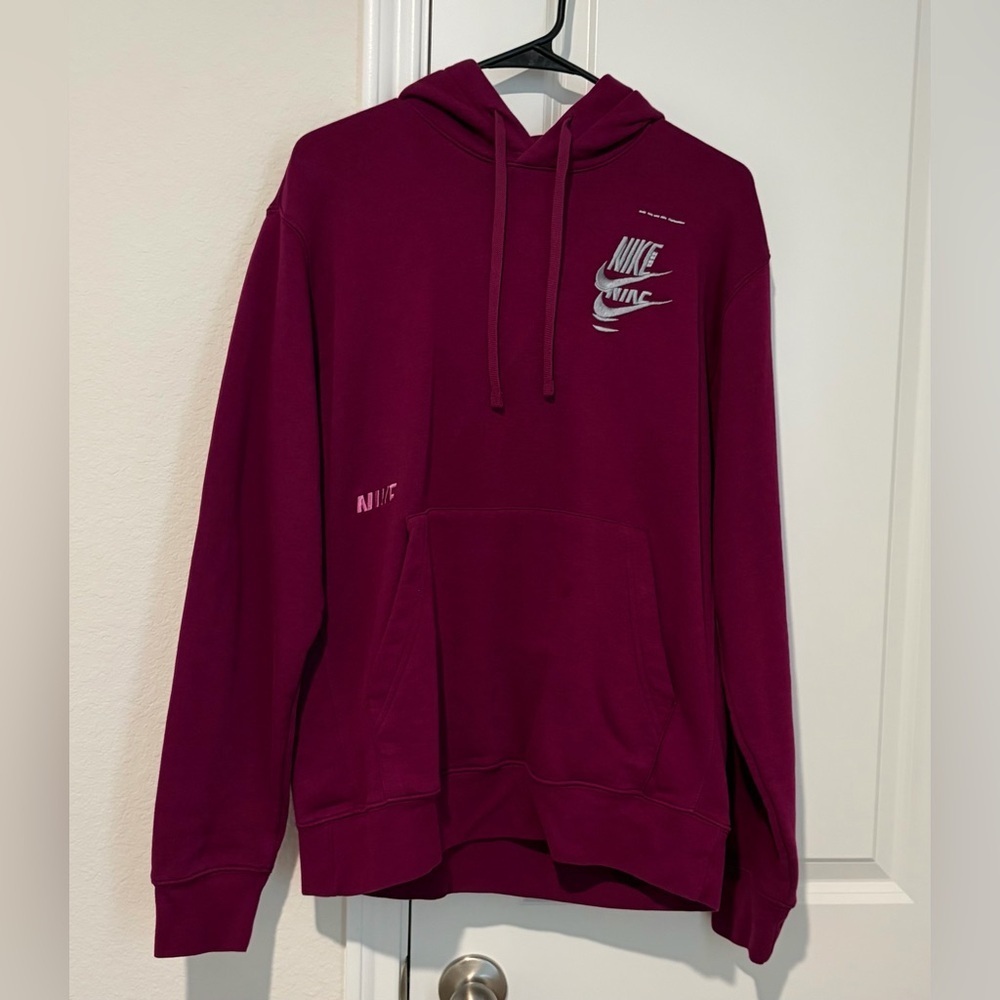 Nike Men's burgundy Hoodie